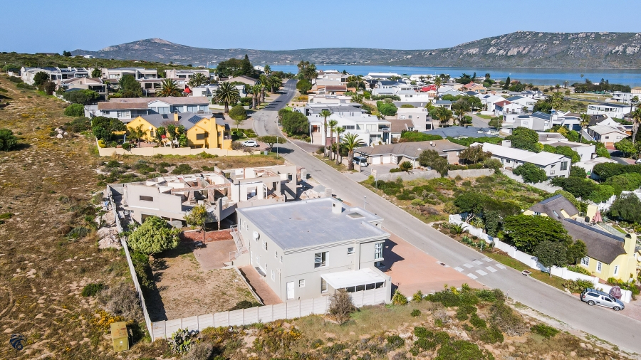 6 Bedroom Property for Sale in Middedorp Western Cape